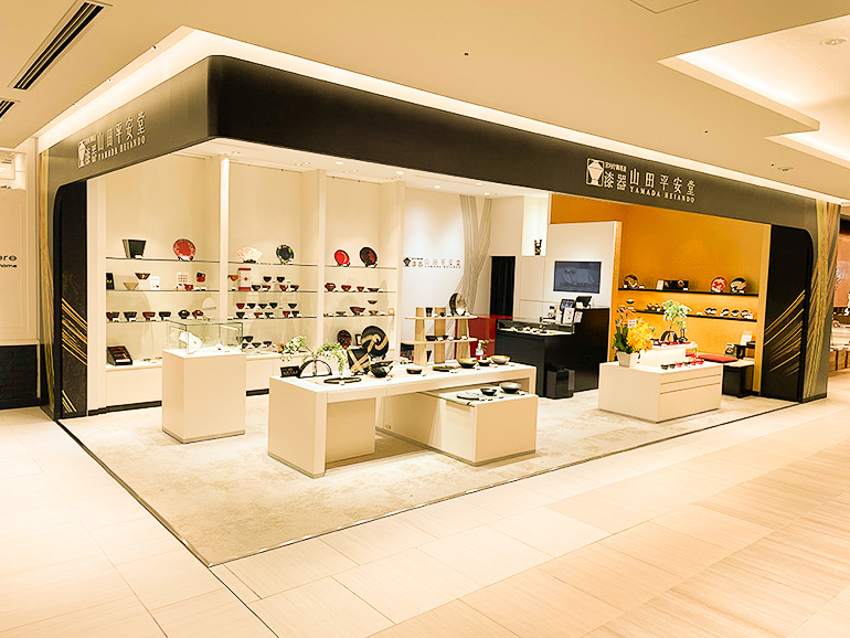 GINZA SIX�X